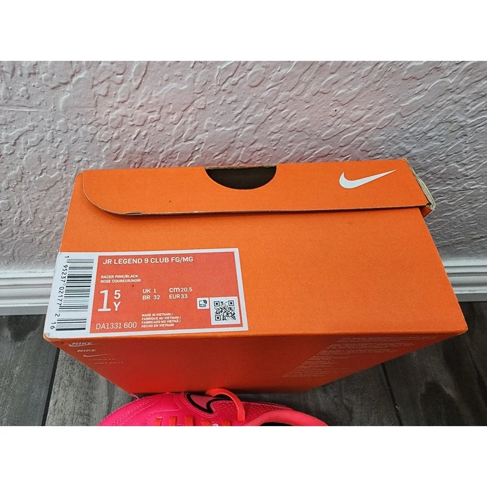 Kids Nike Jr TIEMPO LEGEND 9 Club Soccer Cleats, Hot Pink, Size 1.5Y